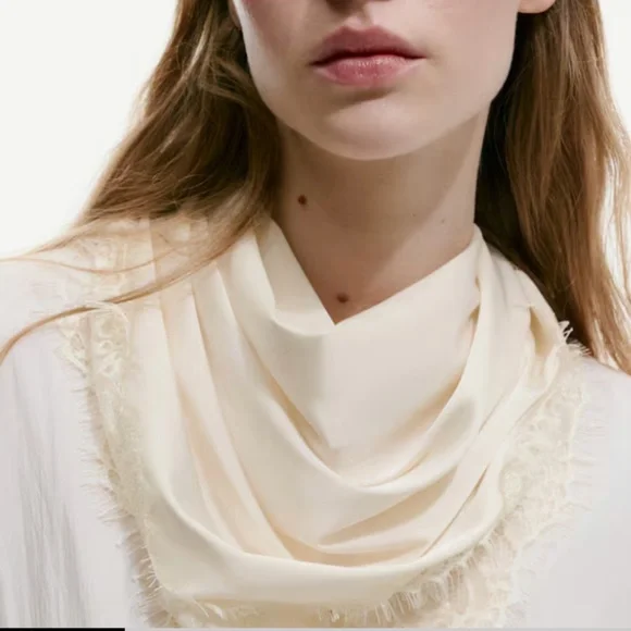 H&M Large Triangular Scarf. NWT. - Picture 4 of 6